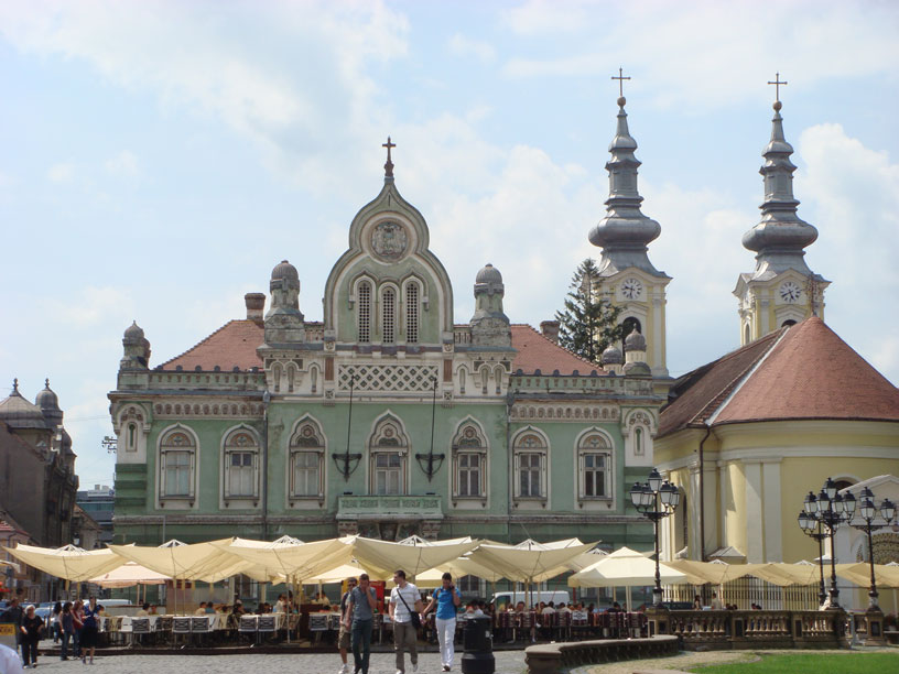 Birlik Meydanı’nda Ortodoks Piskoposluk Sarayı ve yanında  Sırp Ortodoks Kilisesi