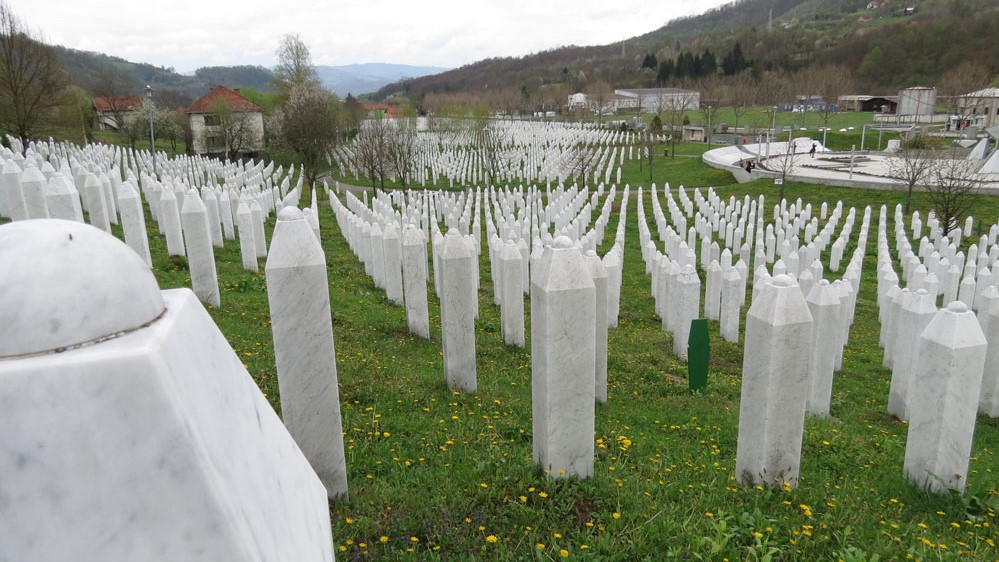 Srebrenitsa Şehitliği