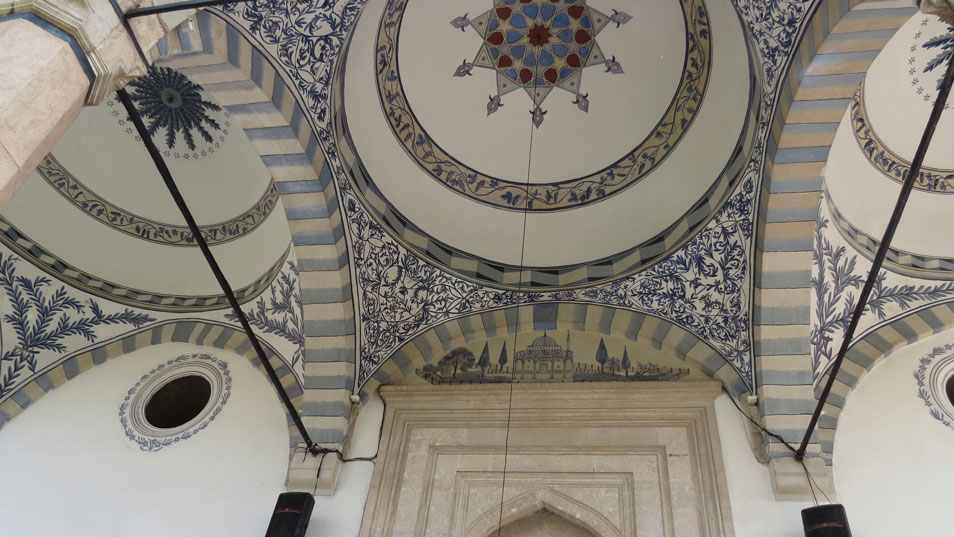 Fatih Camii'nin girişindeki süslemeler