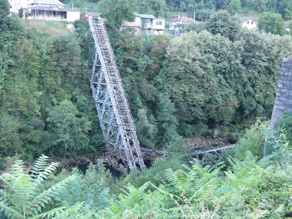 Jablanica'daki yıkık köprü