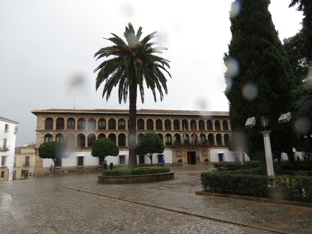 Yağmur altında Ronda şehir merkezi