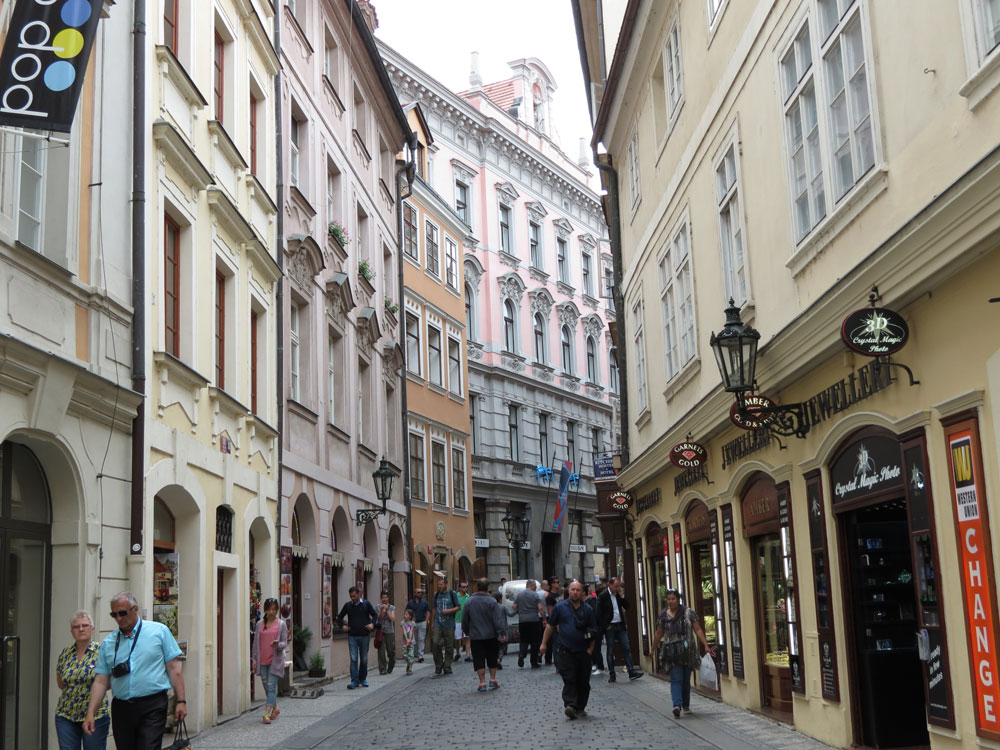 Tarihi Prag sokakları