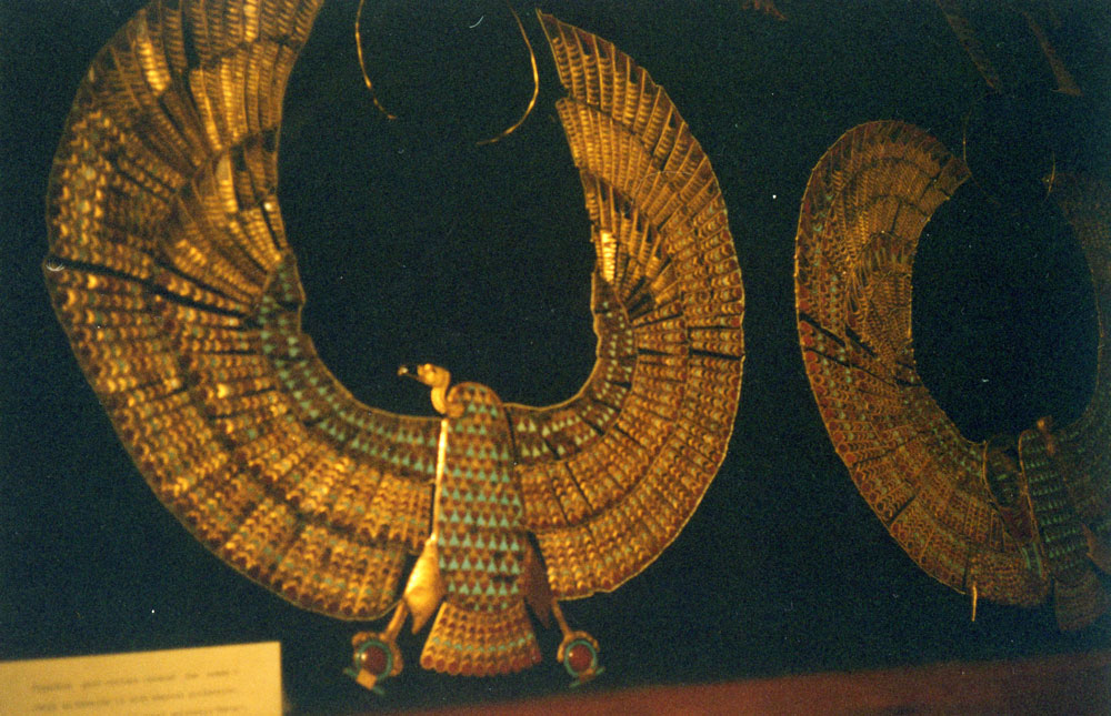 Mısır Müzesi'nde firavunlara ait takılar