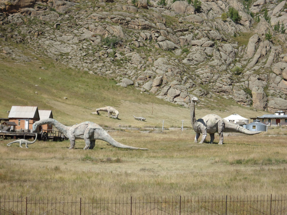 Gorkhi-Terelj Milli Parkı'nda dinozor heykelleri