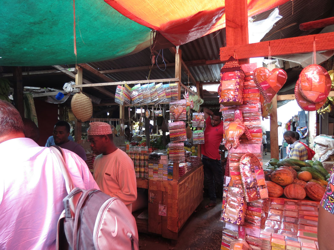 Baharat diyarı Zanzibar'da bir baharat dükkanı