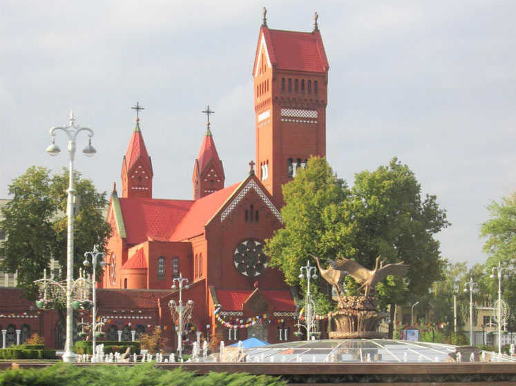 Aziz Simon ve Helena Kilisesi, "Kızıl Kilise" olarak da anılıyor