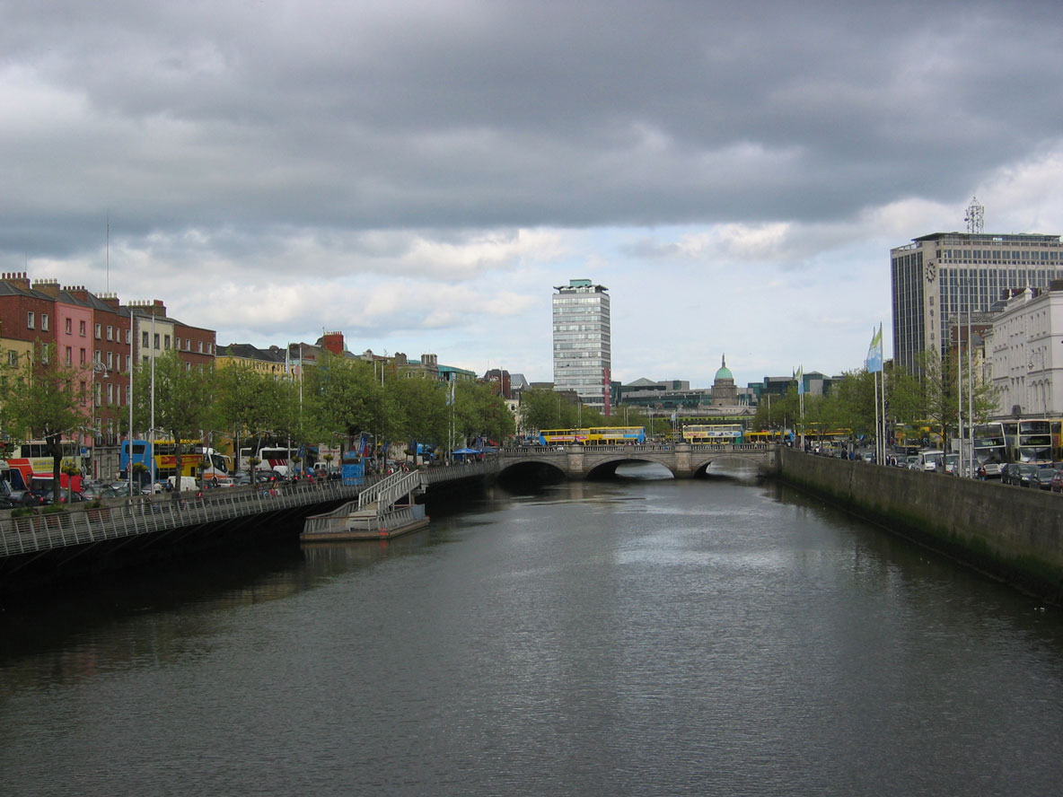 Liffey Nehri Dublin'in içinden akıyor