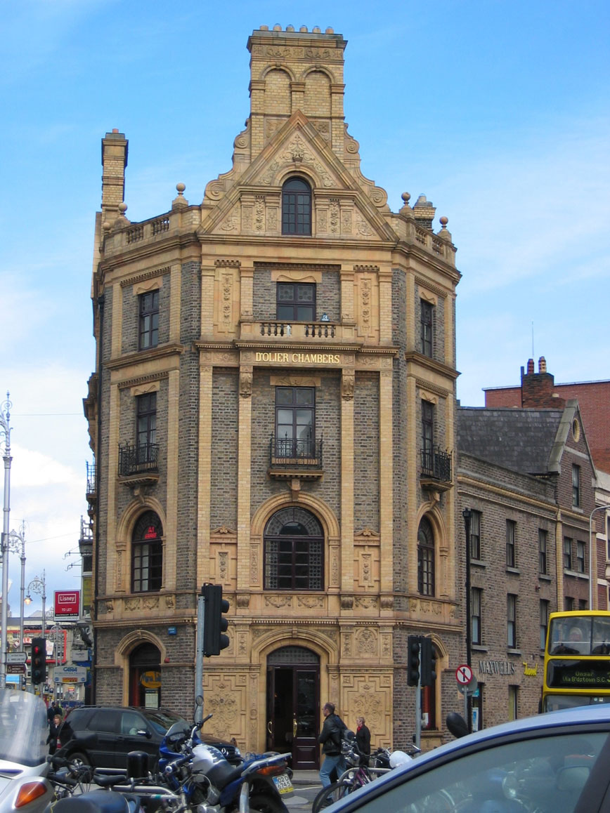 Günümüzde kafe olarak kullanılan tütün şirketine ait tarihi bina