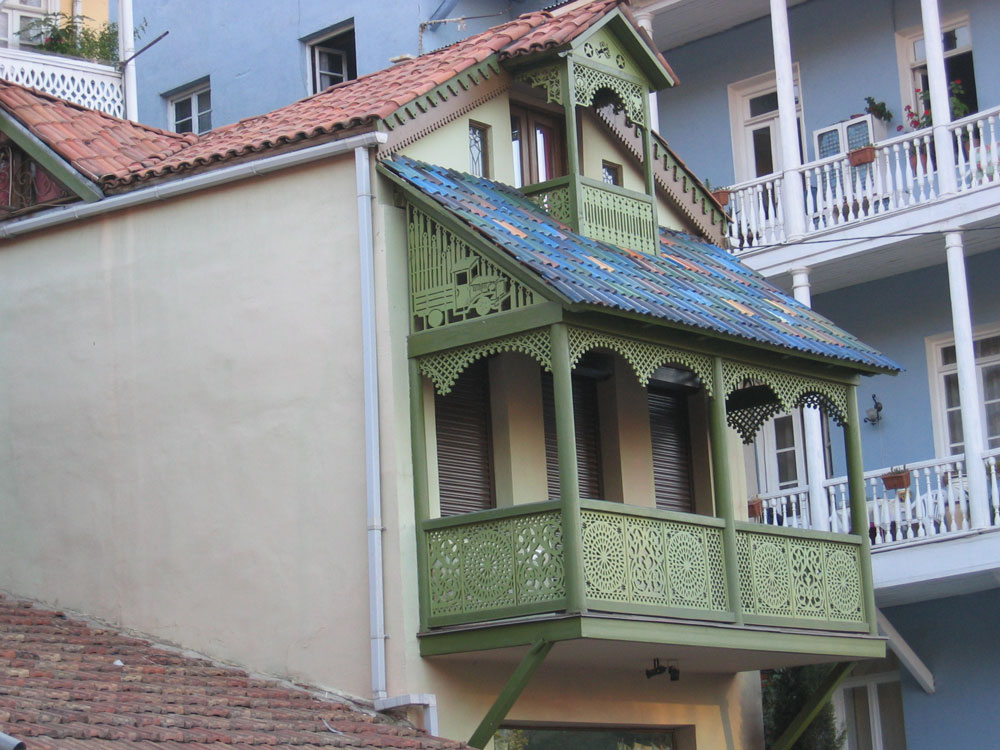 Eski Tiflis'in hoş bir mimarisi var
