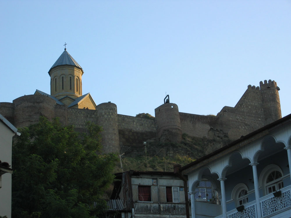 Eski Tiflis'ten Narikala Kalesi'nin görünüşü