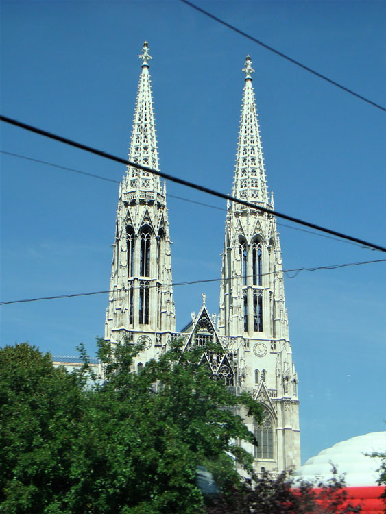 Viyana'da aykırı mimari örneği: Gotik bir kilise