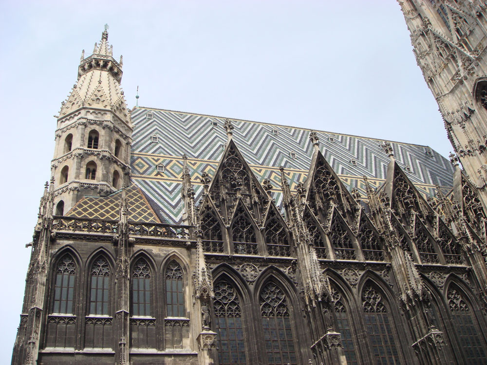 Aziz Stefan Katedrali'nin ilginç çatı süslemeleri