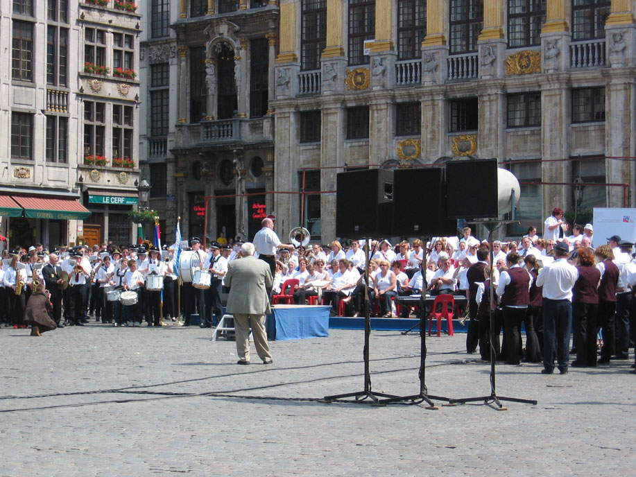 Brüksel'in Büyük Meydanı'nda konser zamanı