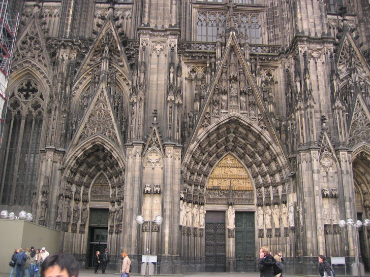 Köln Katedrali'nin Gotik mimarisi