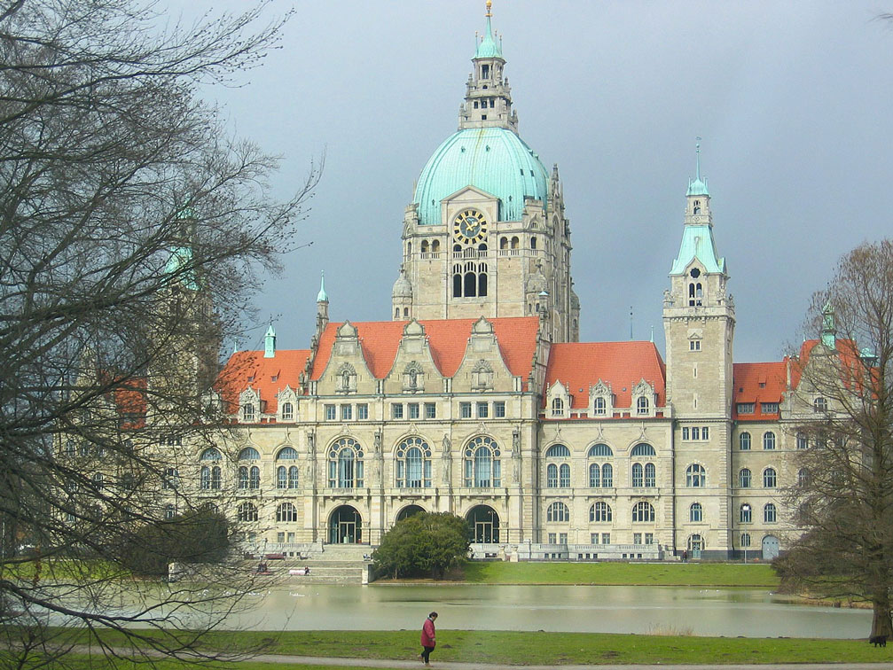 Hannover'in saray görkeminde Belediye binası