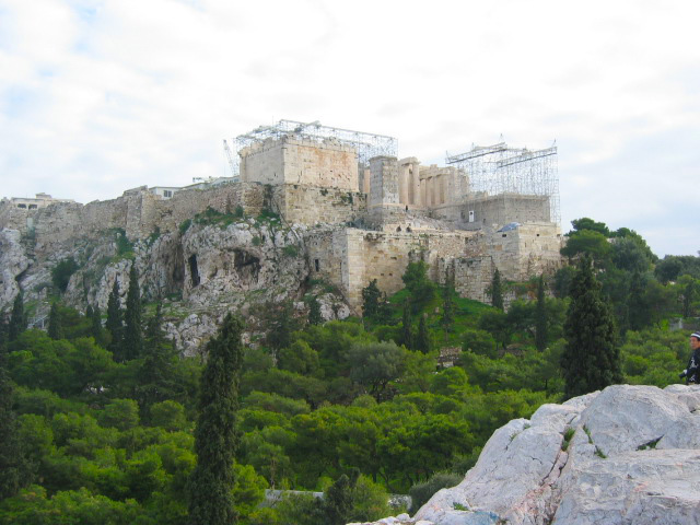 Atina Akropolü'nün şehir merkezinden görünümü