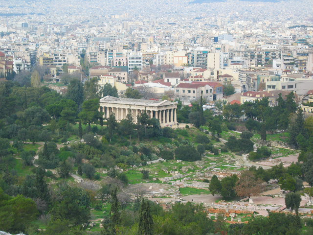 Atina Akropolü'nün eteklerinde bulunan Hephaistos Tapınağı MÖ 449-415 yılları arasında inşa edilmiş.
