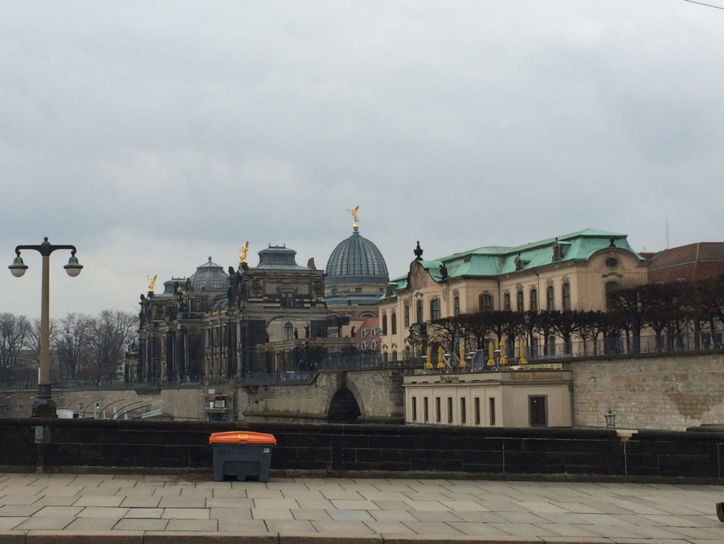 Elbe Nehri kıyısında Dresden'in tarihi mekânları
