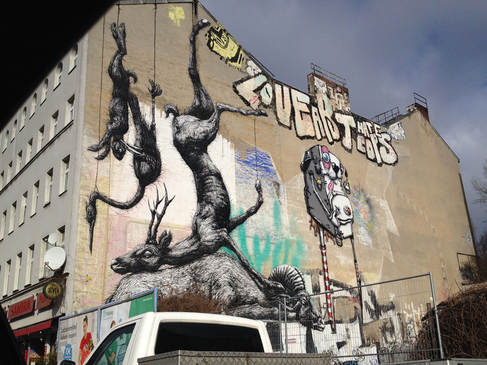 Berlin'de duvar sanatı...