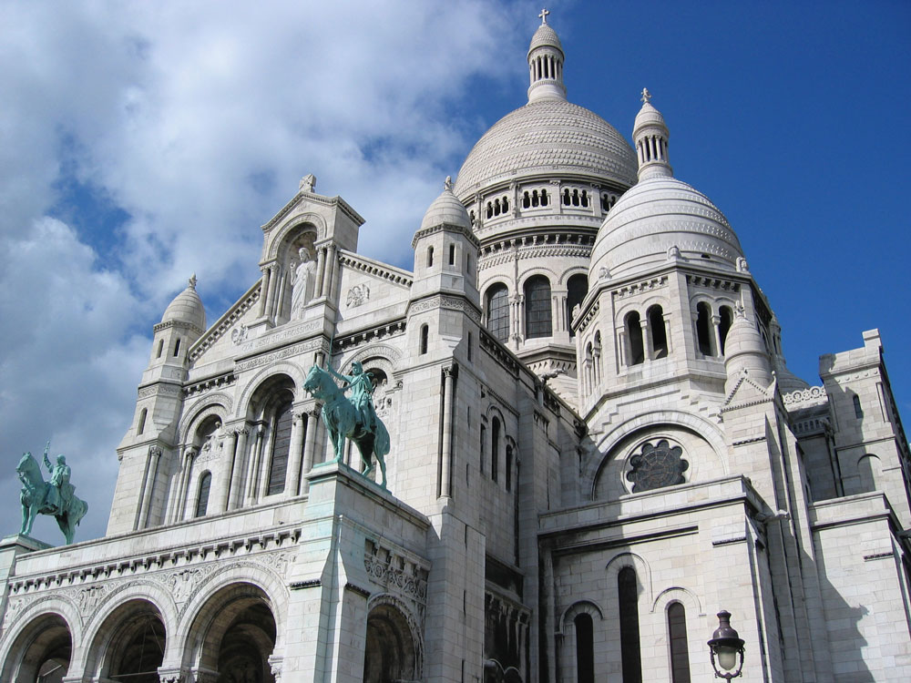 Paris'in Montmartre Tepesi'nde Kutsal Kalp, yani Sacré-Cœur Bazilikası