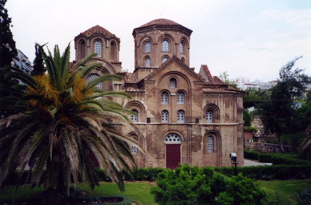 Panagia Chalkeon Kilisesi 1028'de inşa edilen bir Bizans dönemi kilisesi. Osmanlı hâkimiyeti sırasında Kazancılar Camii adıyla kullanılmış, 1912'de ise tekrar kiliseye çevrilmiş.