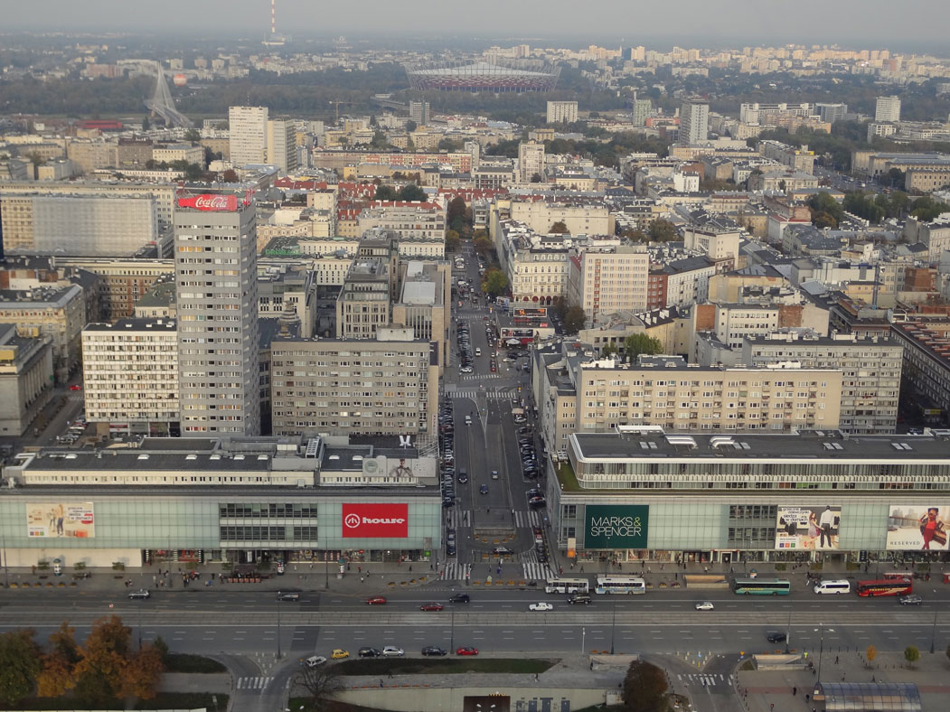 Bilim ve Kültür Sarayı'nın tepesinden Varşova manzarası