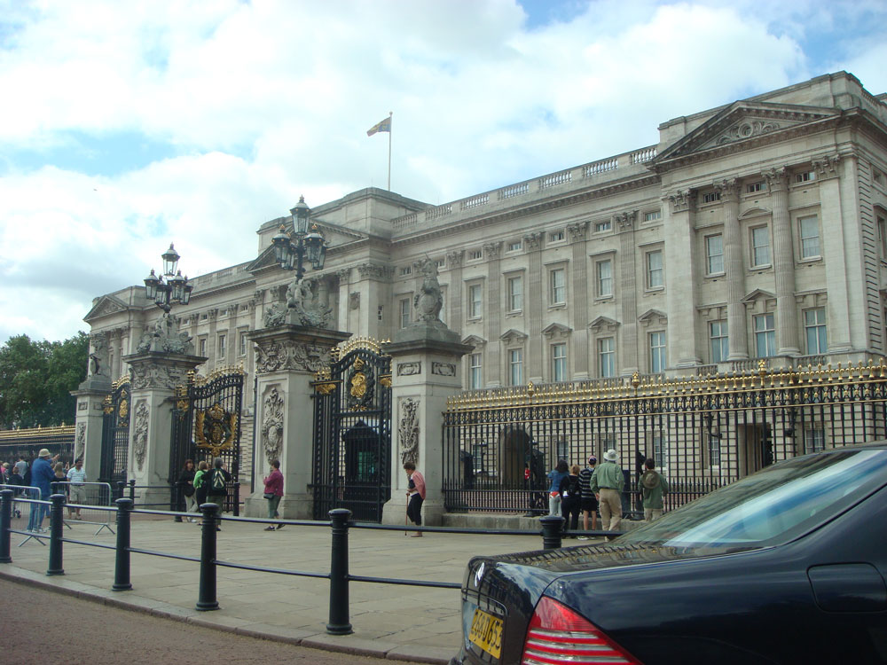 Kraliyet ailesinin mekânı Buckingham Sarayı