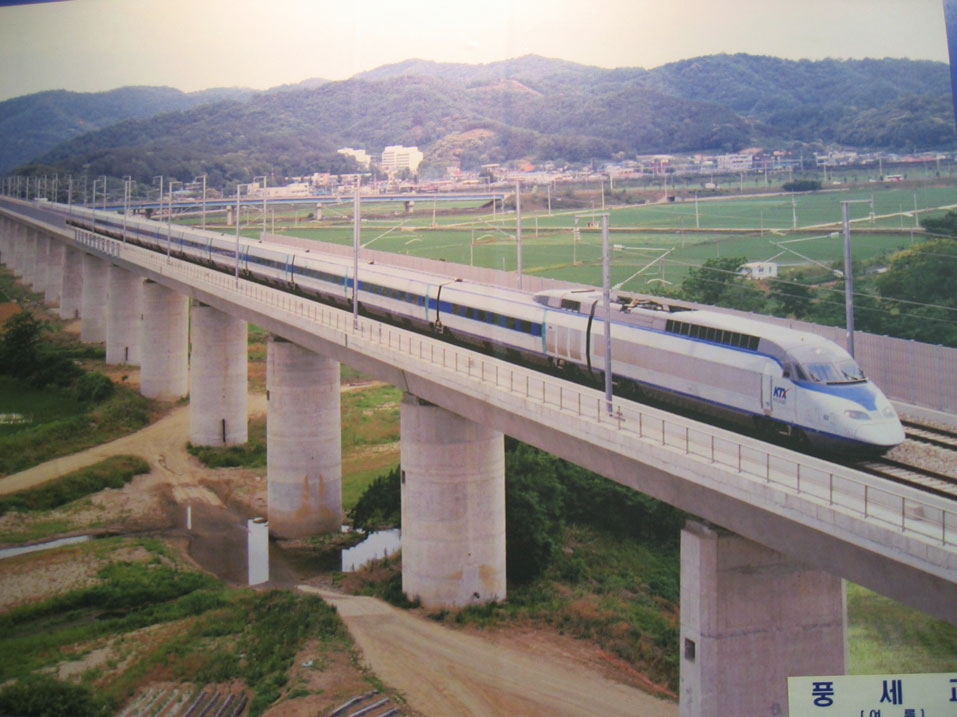 Güney Kore hızlı tren teknolojisinde iyi olan ülkelerden... 