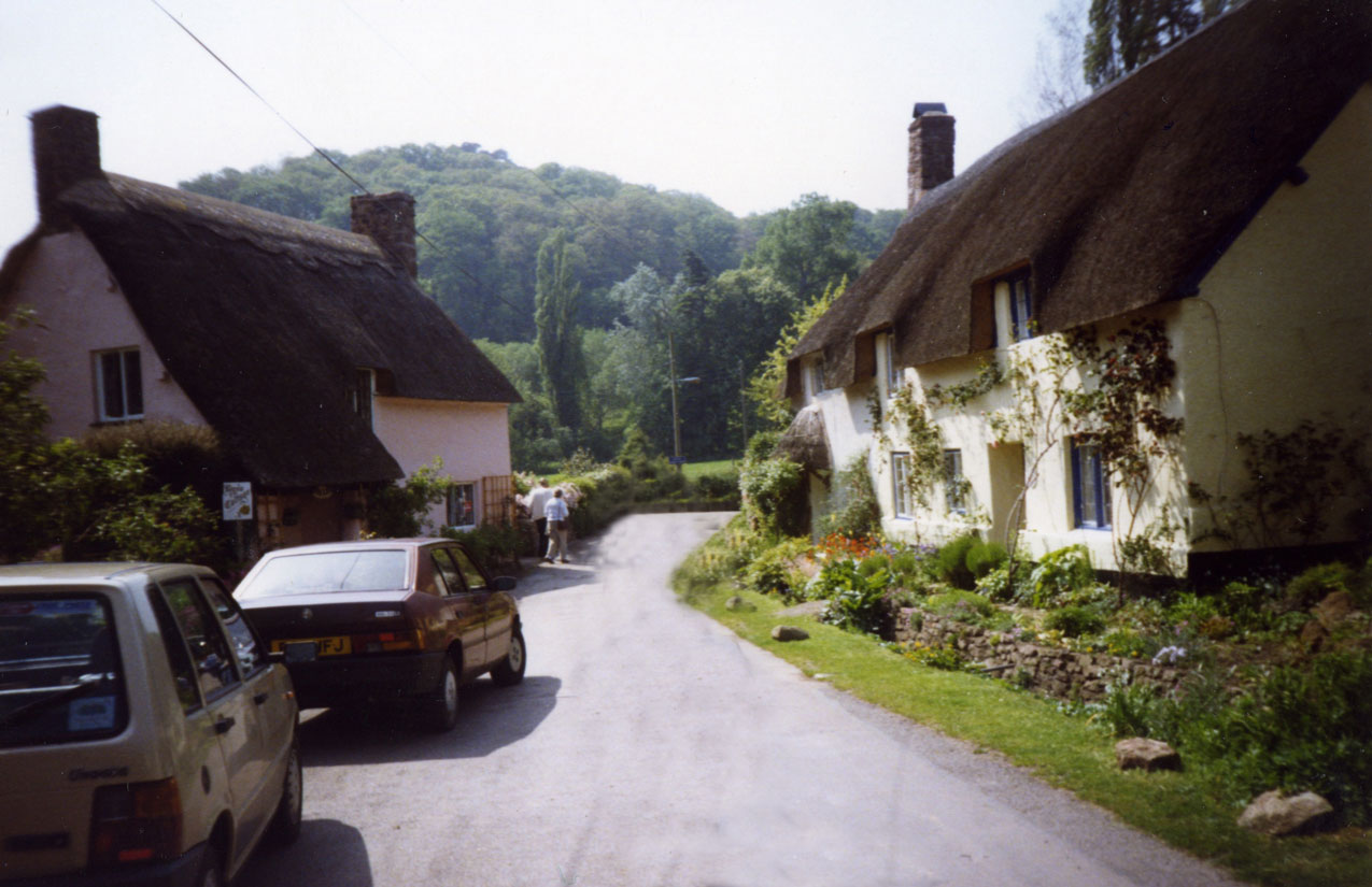 Cornwall'daki Dunster Köyü'nün masalsı görünümü