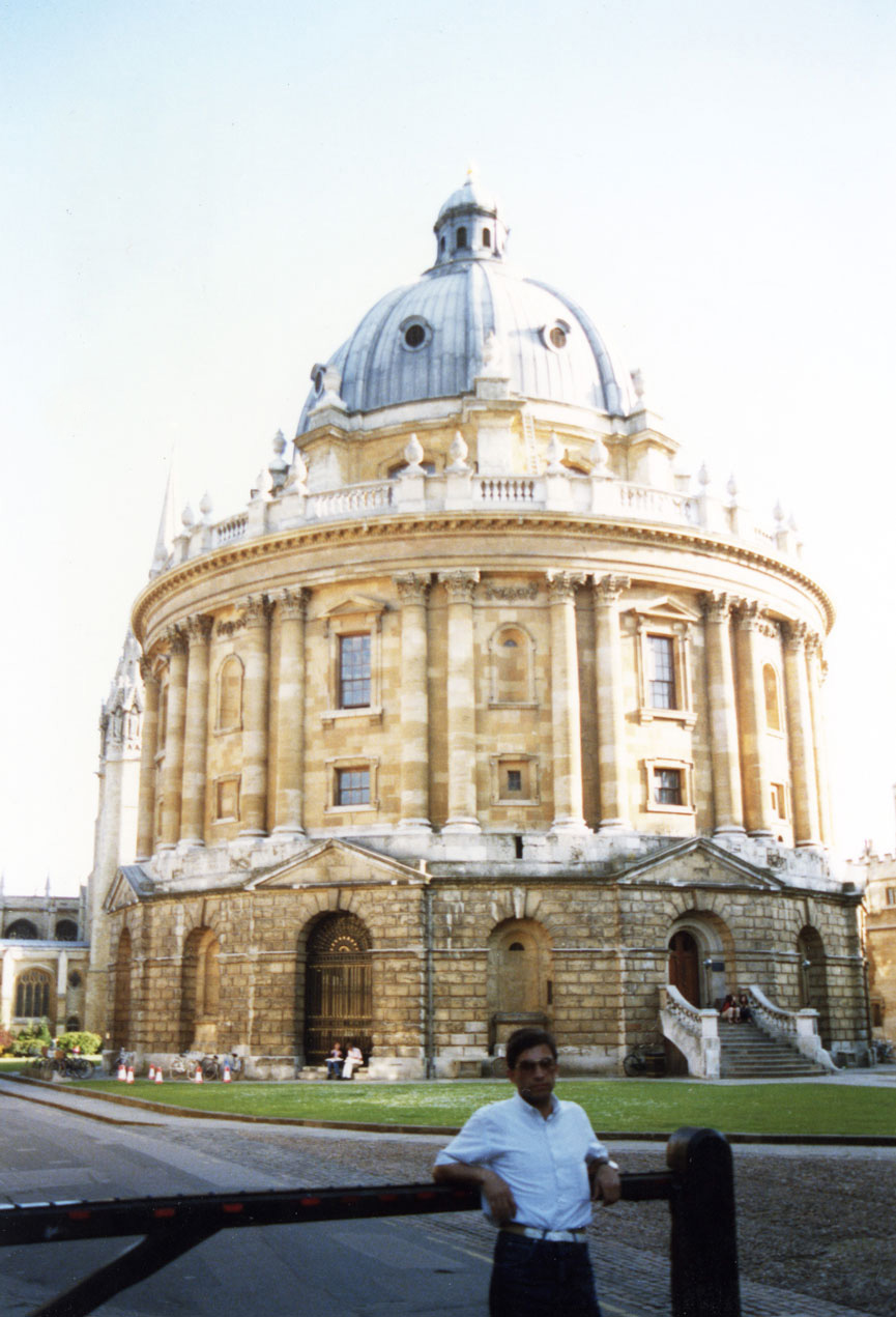 Oxford Üniversitesi'nin Radcliffe Camera adlı binası
