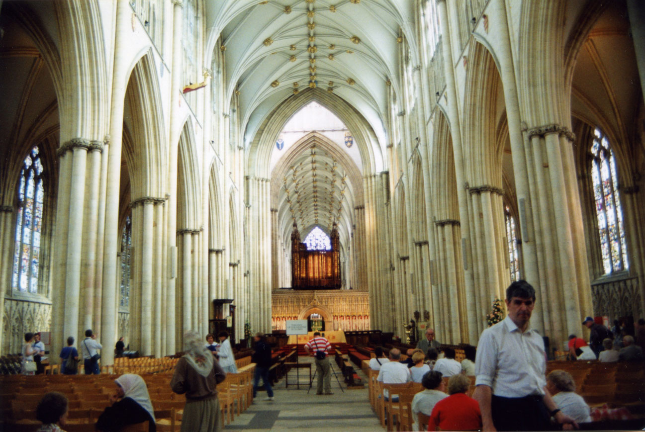 Gotik mimarinin en görkemli eserlerinden York Katedrali'nin iç görünümü