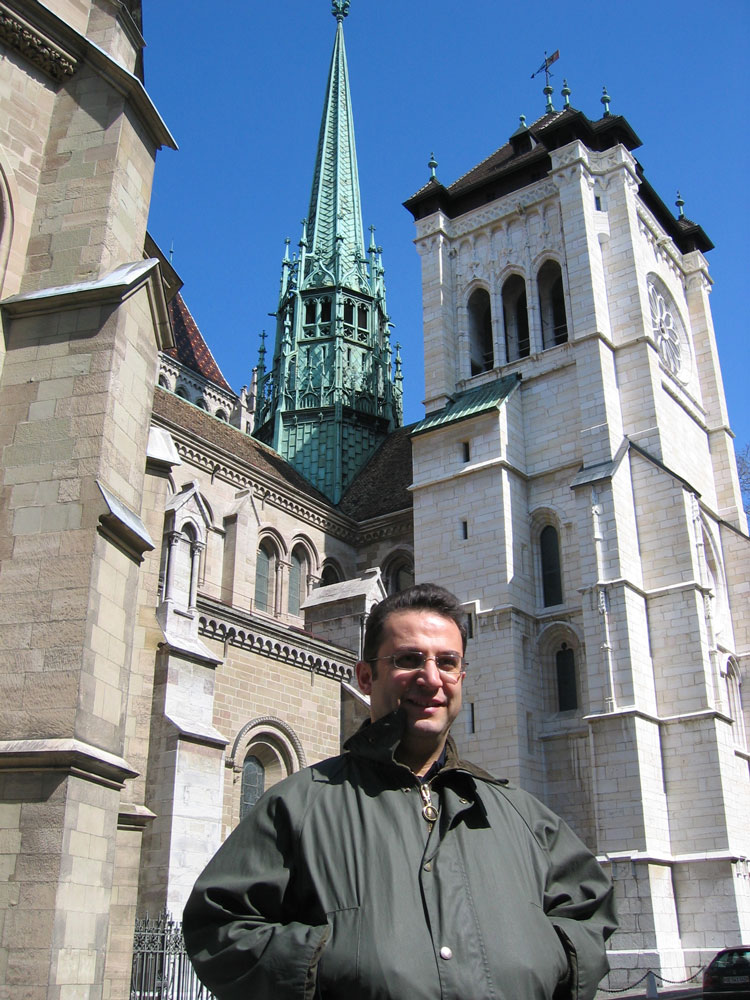 Aziz Peter, diğer adıyla Aziz Piyer Katedrali önünde