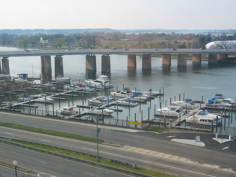 Potomac Irmağı'nda yat limanı