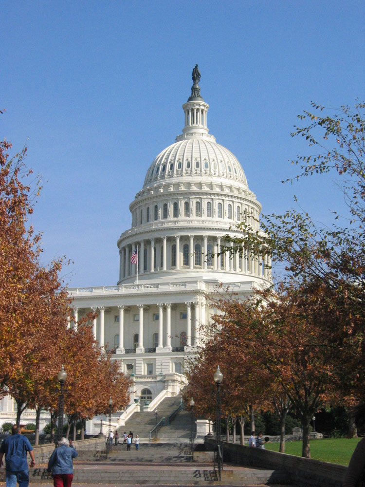 Capitol Hill adlı tepede ABD Kongre binası