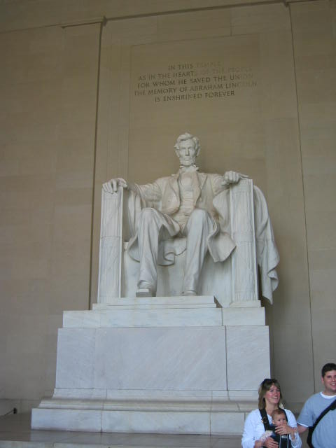 Lincoln Anıtı içerisinde Abraham Lincoln'ün heykeli