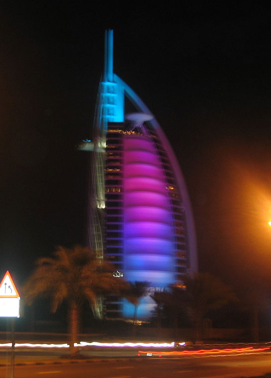 Dünyanın ilk 7 yıldızlı oteli olarak ün salan Burc el-Arap (Arap Kulesi)