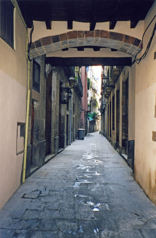 Meşhur Gotik Mahallesi'nden bir sokak görünümü