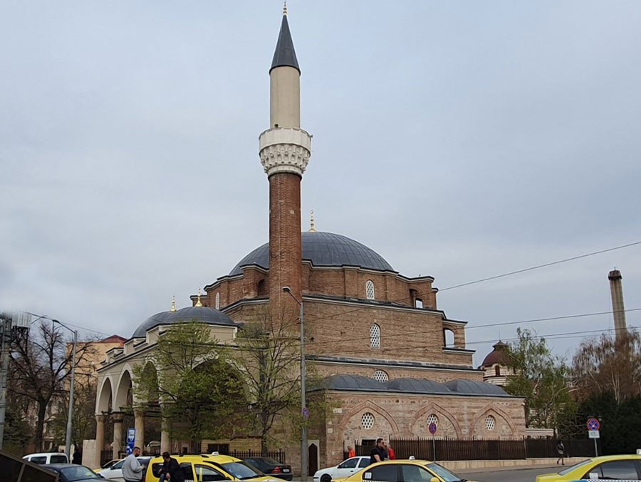 Sofya’da ibadete açık tek cami Banyabaşı Camii