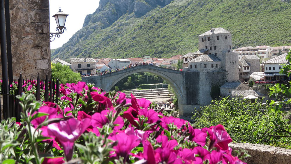 Neretva Nehri üzerindeki gerdanlık: Mostar Köprüsü
