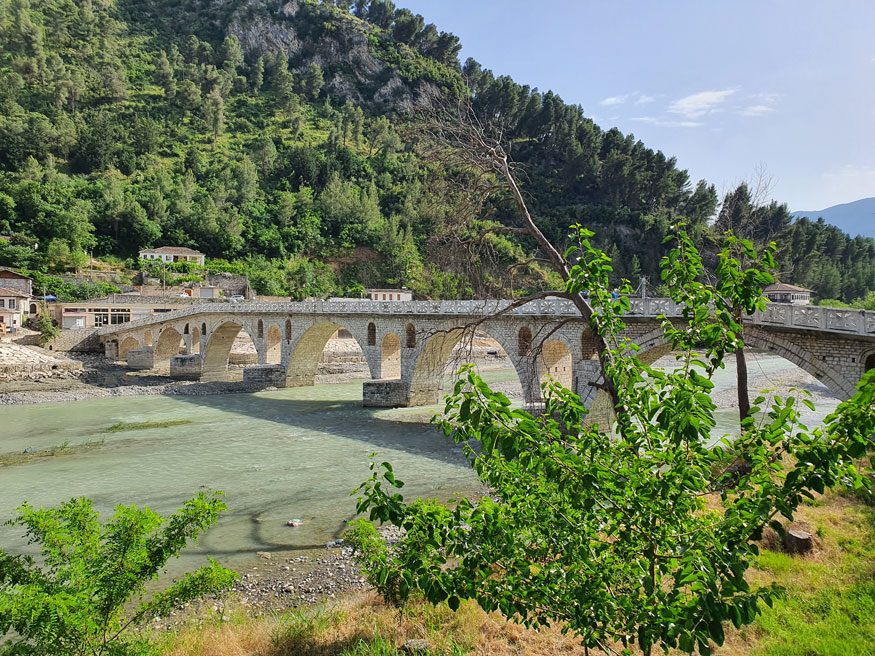 Berat'taki en eski köprü olan Gorica Köprüsü