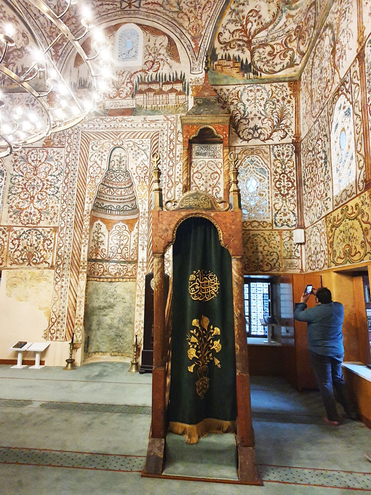 Ethem Bey Camii'nin muhteşem süslemeleri