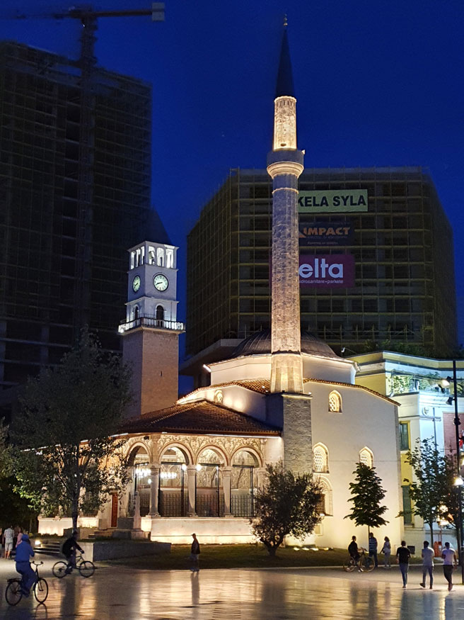 Tiran'ın iki sembolü: Ethem Bey Camii ve Saat Kulesi