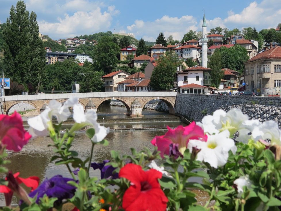 Miljacka Nehri Saraybosna'nın içinden akıyor