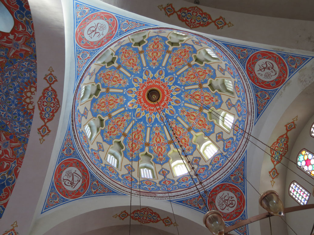 Ferhadiye Camii'nin tavan süslemeleri 