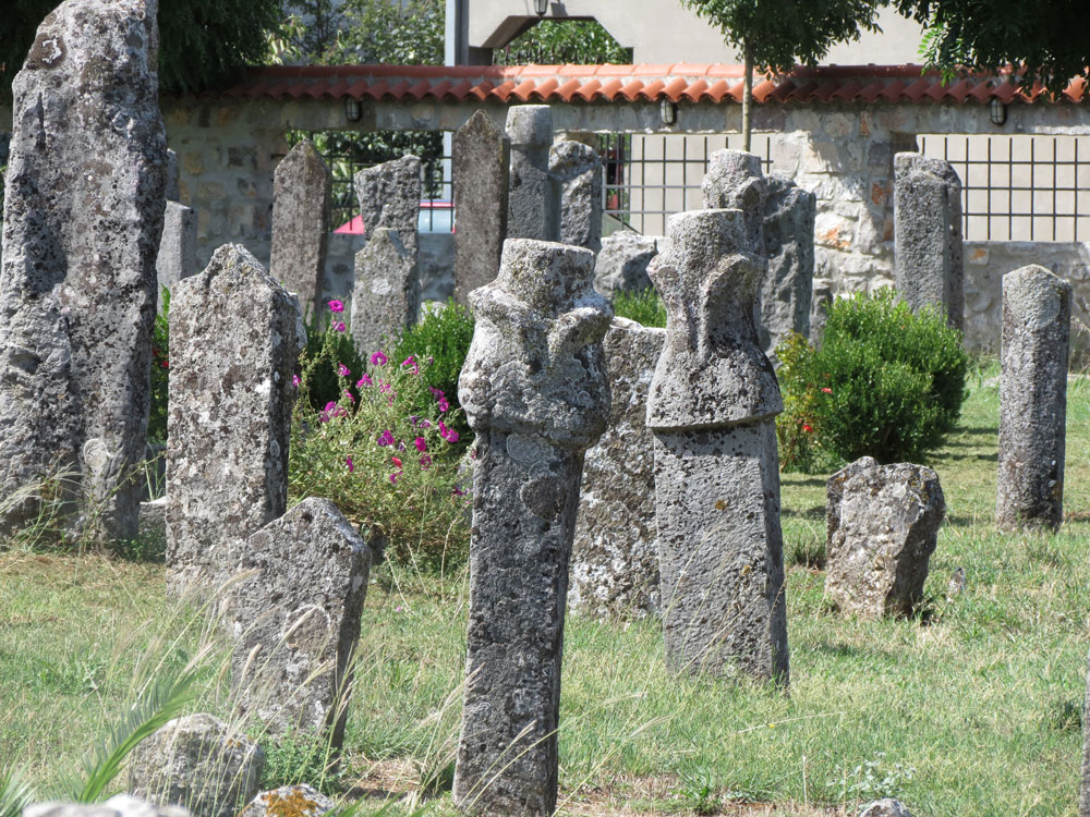 Tuzi Şehitliği'nde Osmanlı dönemi mezarları