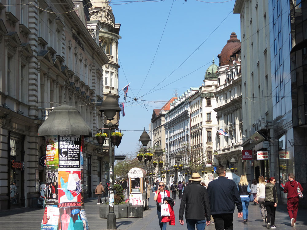 Belgrad'ın alışveriş bölgesi Kneza Mihaela Caddesi