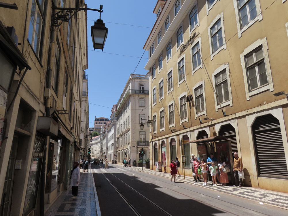 1755'teki büyük Lizbon depreminden sonra merkezi semtler daha düzenli bir şekilde inşa edilmiş