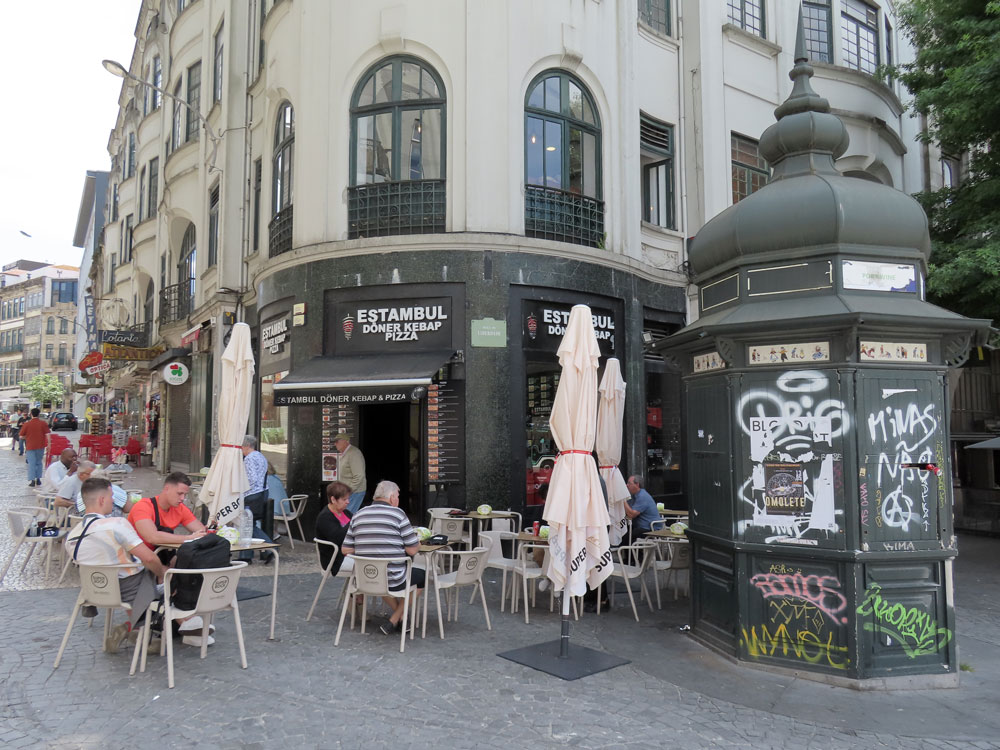 Etrafta fazla Türk göremesek de Porto'da tanıdık bir isme rastladık
