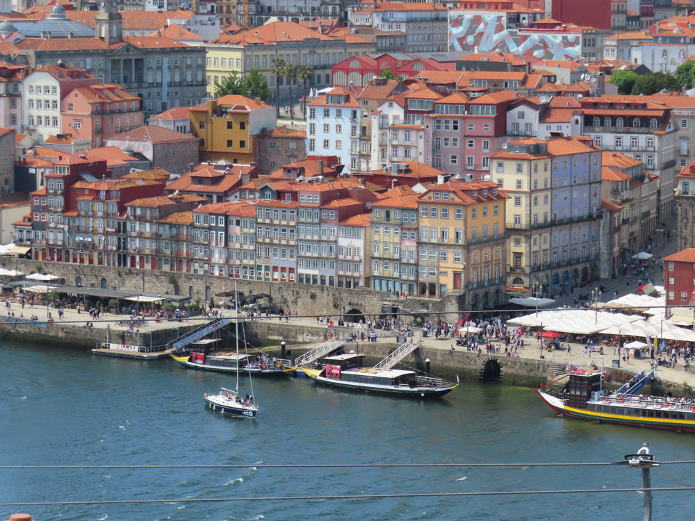 Douro Nehri'ne bakan Porto evleri