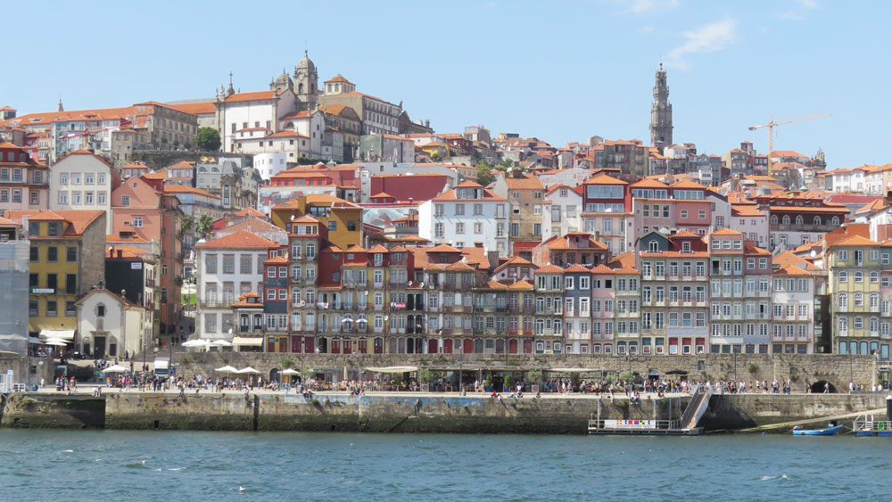 Douro Nehri'ne nazır Porto evleri